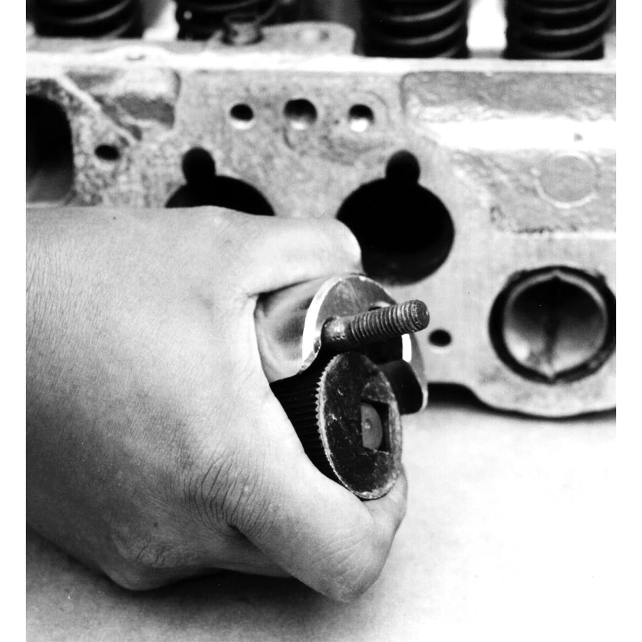 Powerbuilt Stud Extractor Tool, Remove 1/4" to 3/4" Nuts, Broken, or Seized Studs, Grip Damaged Bolts- 648639, Silver